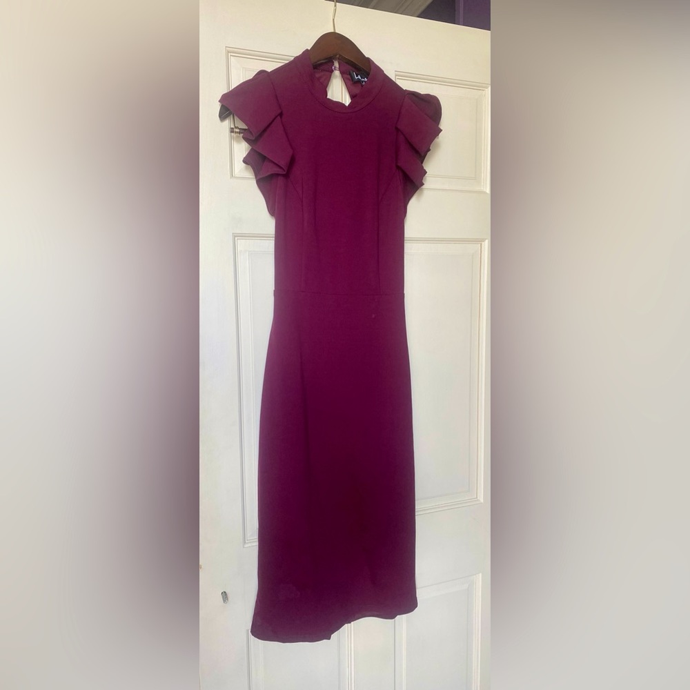 Burgundy mid length dress. Size 4 dress worn once for a Christmas Party.